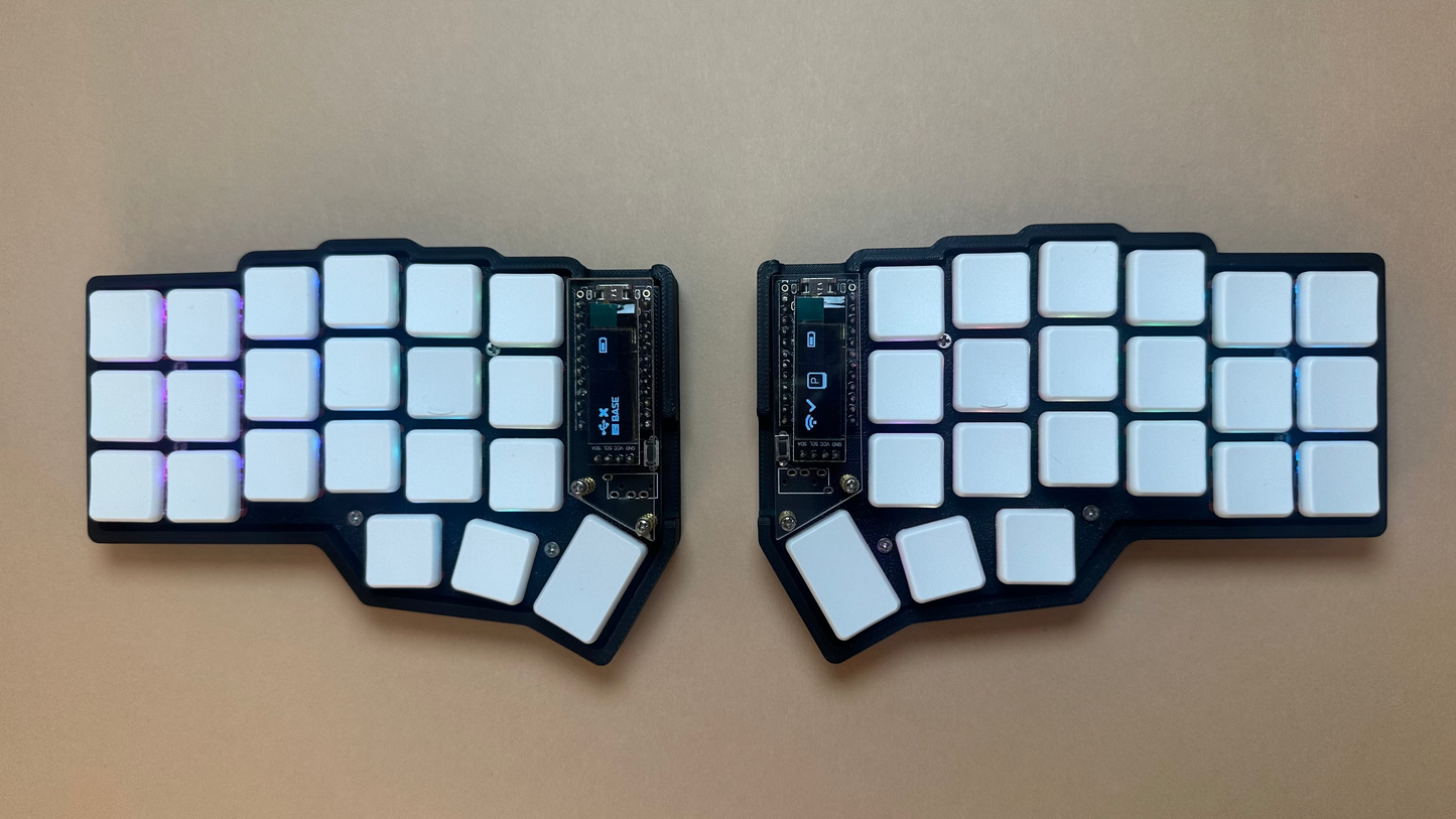 corne choc split keyboard with white chosfox cfx keycaps